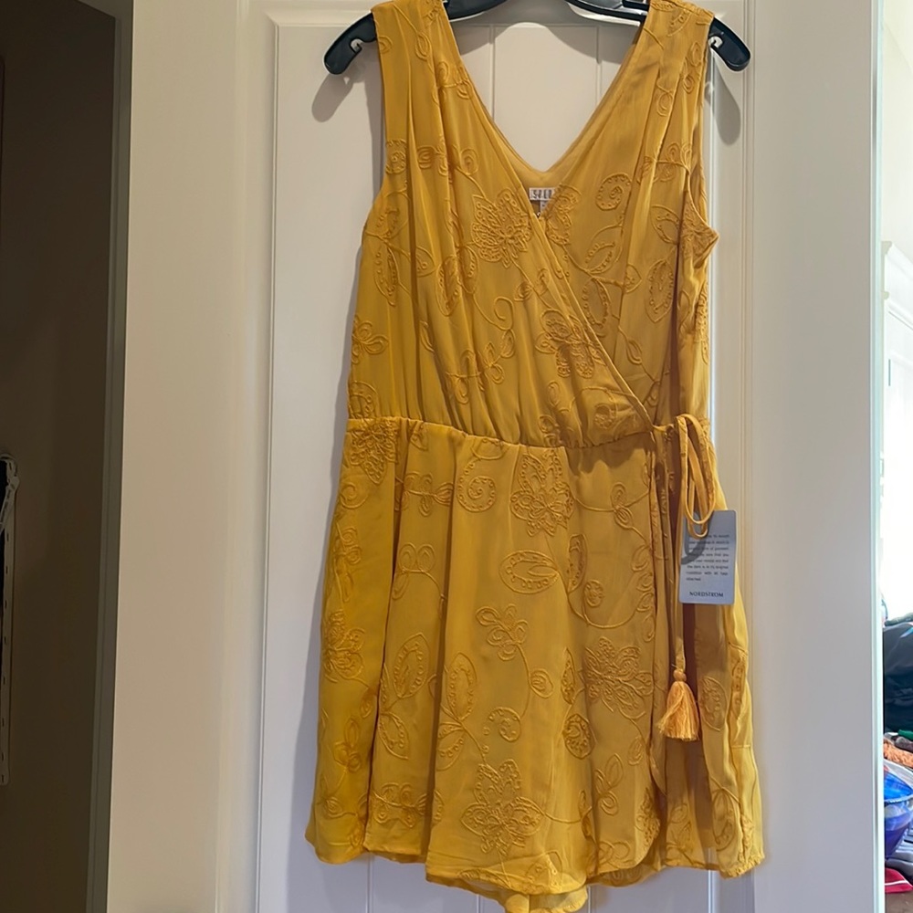 NWT Nordstrom SPENSE brand romper. Yellow, side tie, V neck, Sz 10. Never worn